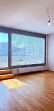 Traumblick mit 52m² Terrassenfläche!!! 4-Zimmer-Dachgeschosswohnung direkt an der U3!!! - Photo 1