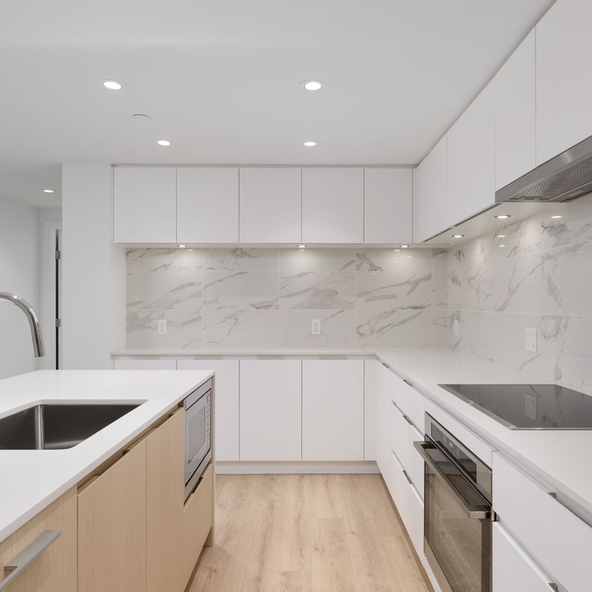 1500 Fern St (4th Floor), North Vancouver - Photo 1