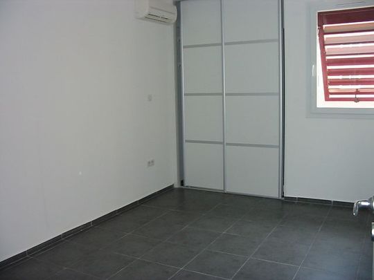 Location Appartement 3 pièces 74m² STE CLOTILDE 97490 - Photo 1