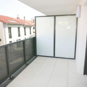 Villeurbanne : Récent T2 avec agréable balcon et garage - Photo 3