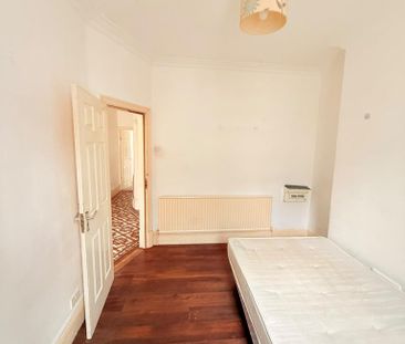 4 bedroom terraced house to rent - Photo 2