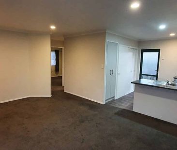 Tidy 2-Bedroom with Deck & Garden Ã¢ÂÂ Great Location!! - Photo 2