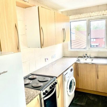 1 Bed Flat, Boultwood Road, E6 - Photo 3