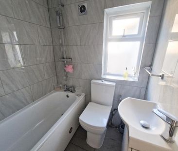 3 bedroom detached house to rent - Photo 2