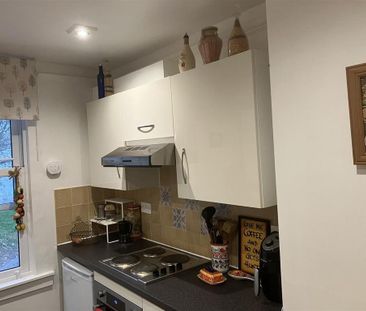 2 bedroom semi-detached house to rent - Photo 6