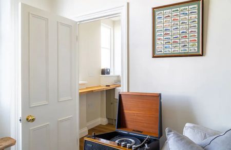 1 Bed Flat, Chepstow Crescent, W11 - Photo 2