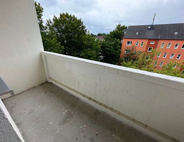 DG = 3. OG / Südbalkon / Laminat / Bad mit Fenster / ...in Reichenbrand ! - Photo 1