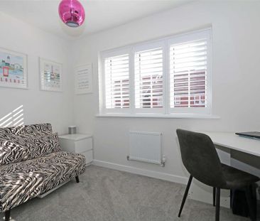 4 bedroom detached house to rent - Photo 4