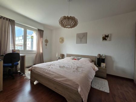 Renovated – spacious 2.5 pces near school with parking space - Photo 3