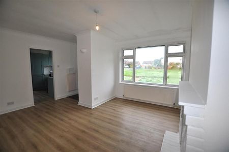 2 bedroom semi-detached bungalow to rent - Photo 2