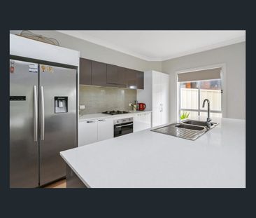 Large Family Home in Quiet Cul-de-Sac - Photo 3