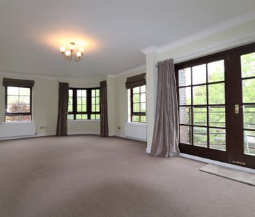 4 bedroom parking to rent - Photo 1