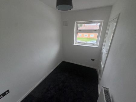 3 bedroom end of terrace house to rent - Photo 3