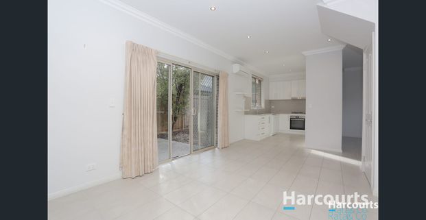 Spacious Stunning Townhouse! - Photo 1