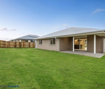 BEAUTIFUL HOME- WITH DUCTED-AIR CON! - Photo 2