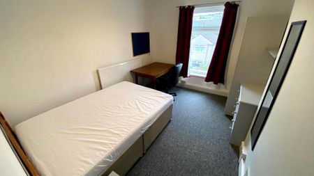 4 bedroom terraced house to rent - Photo 5