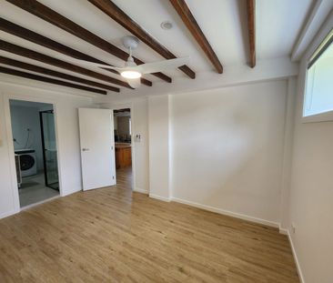 Spacious, Private & Fully Self-Contained Ground-Level Flat - Photo 1