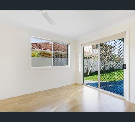 2 Montserrat Court, Clear Island Waters, Qld 4226 - Photo 2