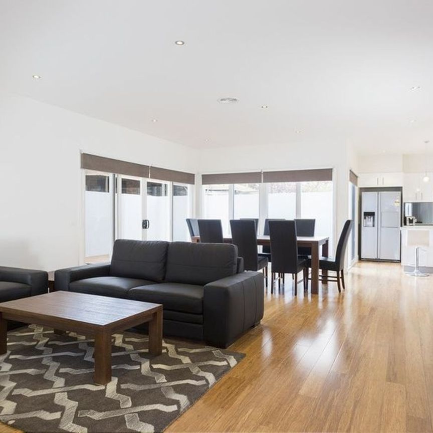 FULLY FURNISHED - CONTACT AGENT FOR AVAILABILITY - Photo 1