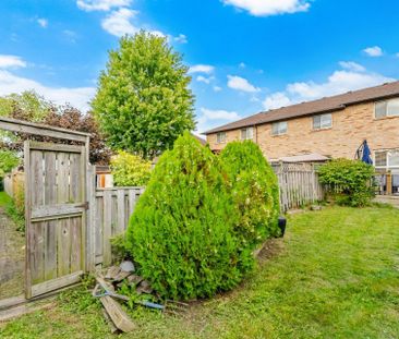 For Lease - 842 Upper Kenilworth Avenue, Hamilton, Ontario - Photo 3