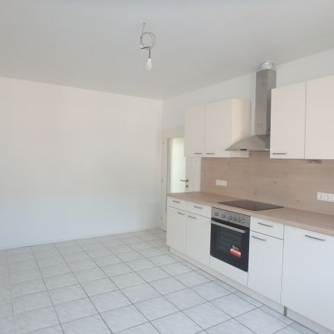 HELLE 3-ZIMMER WOHNUNG MIT BALKON UND GARAGENMÖGLICHKEIT - Photo 1