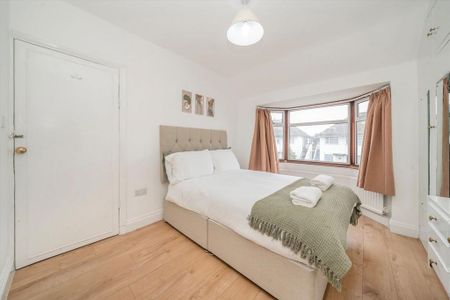 4 bedroom detached house to rent - Photo 2