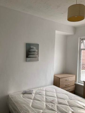 Large First Floor Double – Cromwell Street - Photo 5