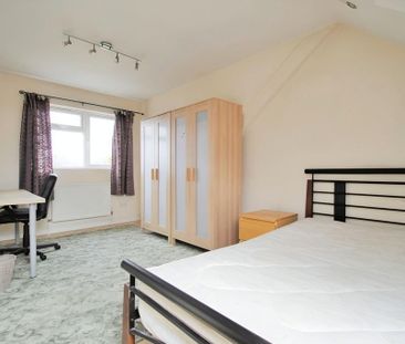 5 bedroom semi-detached house to rent - Photo 4