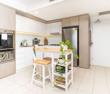 Stylish one bedroom unit plus a multi purpose room and secure car p... - Photo 6