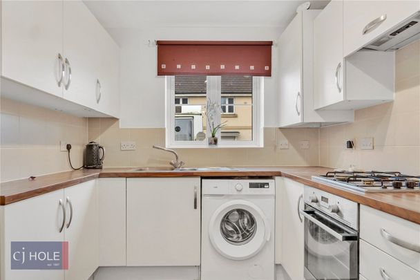 Medlar Close, - Photo 1