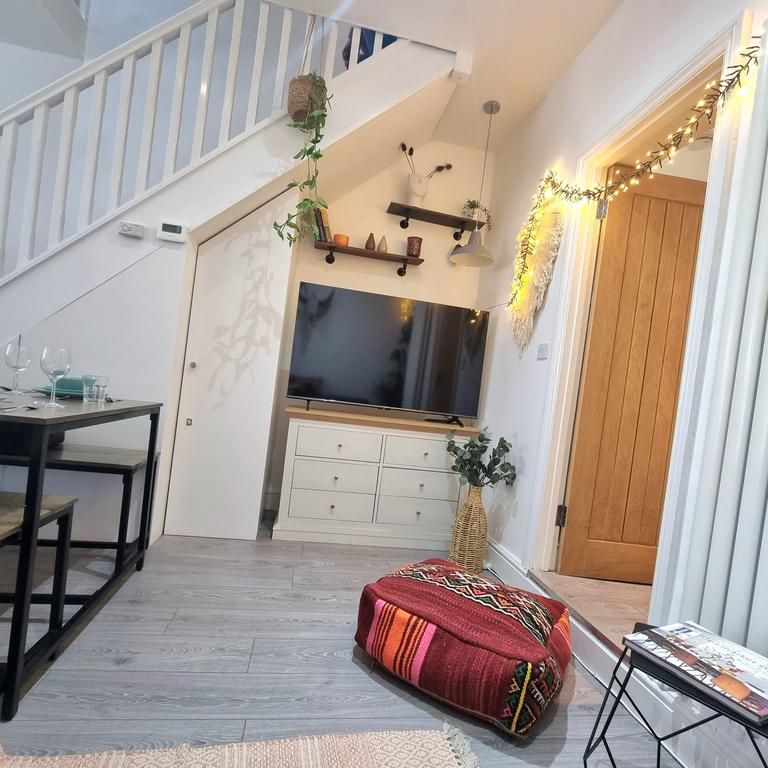 4 bedroom flat to rent - Photo 1