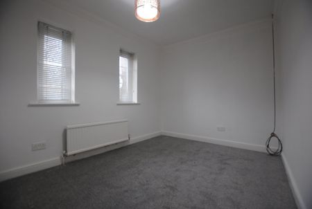 Robin Hood Lane, Chatham, London - Photo 5