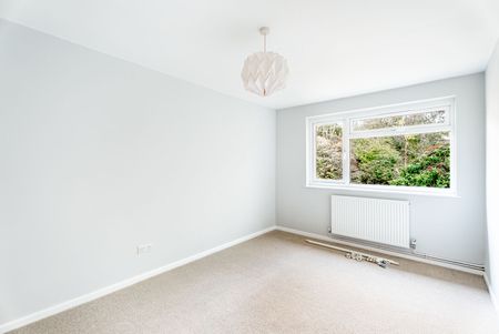 Available unfurnished now - Photo 2