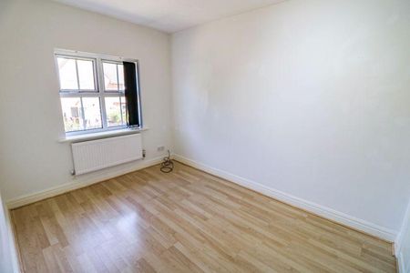 4 bedroom detached house to rent - Photo 2