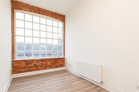 3 bed Apartment To Let - Photo 5