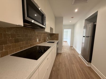 For Lease - 220 Millard Avenue Unit# 2 (Back), Newmarket, Ontario - Photo 4