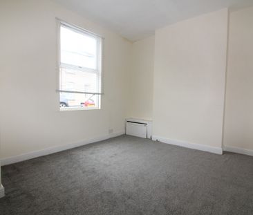 2 Bedroom Mid Terraced House - Photo 6