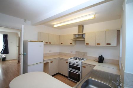 2 bedroom terraced house to rent - Photo 4