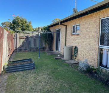 Two bedroom unit with A/C - Photo 6