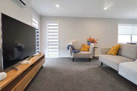 Modern Three-bedroom Home - Photo 4