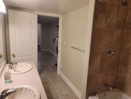 For Lease - 6 Crevice Gate, Brampton, Ontario - Photo 4