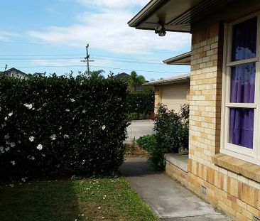 Sunny home - centrally located - Photo 3