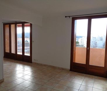Location Appartement 4 pièces 76m² DRAGUIGNAN 83300 - Photo 5