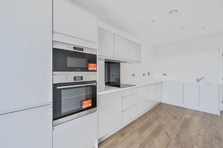 3 bedroom flat to rent - Photo 4
