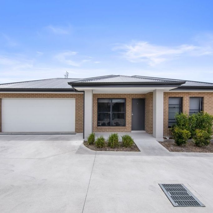 Low-maintenance villa in convenient location - Photo 1