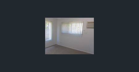 FAMILY LIVING MT LOUISA - Photo 2