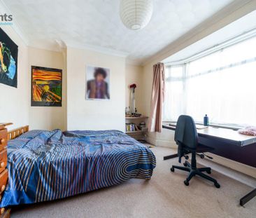 4 bedroom semi-detached house to rent - Photo 6