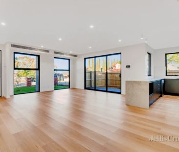 4 Bed, 3 Bath - Photo 4