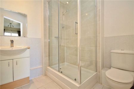 Oriental Road, Woking, Surrey, GU22 7PH - Photo 4