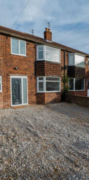 Robin Hood Crescent, Doncaster, DN3 - Photo 1